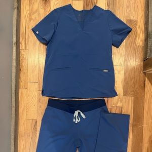 FIGS women’s scrubs